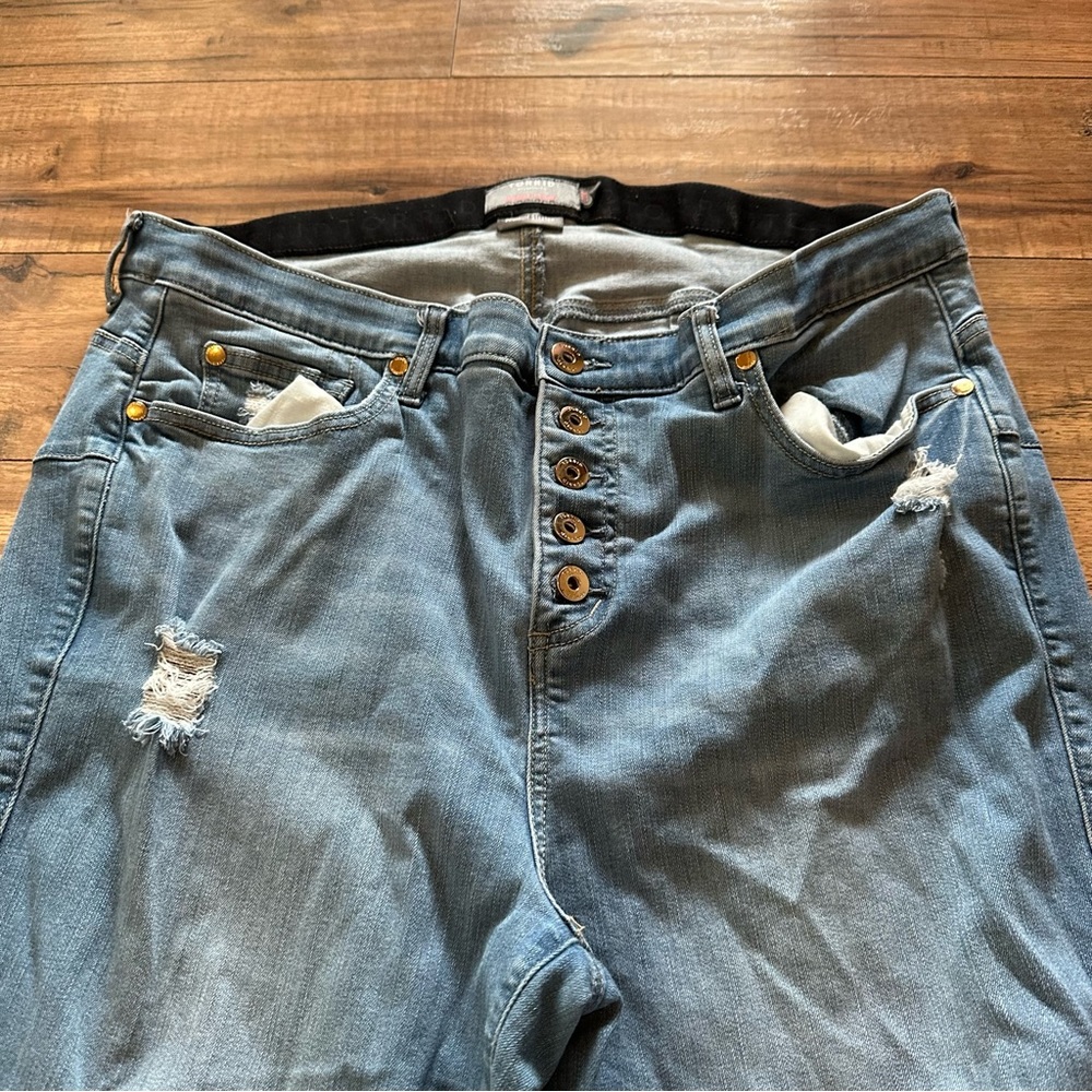 Torrid Lightly Distressed Bombshell Skinny Jeans size 20r - Picture 3 of 9